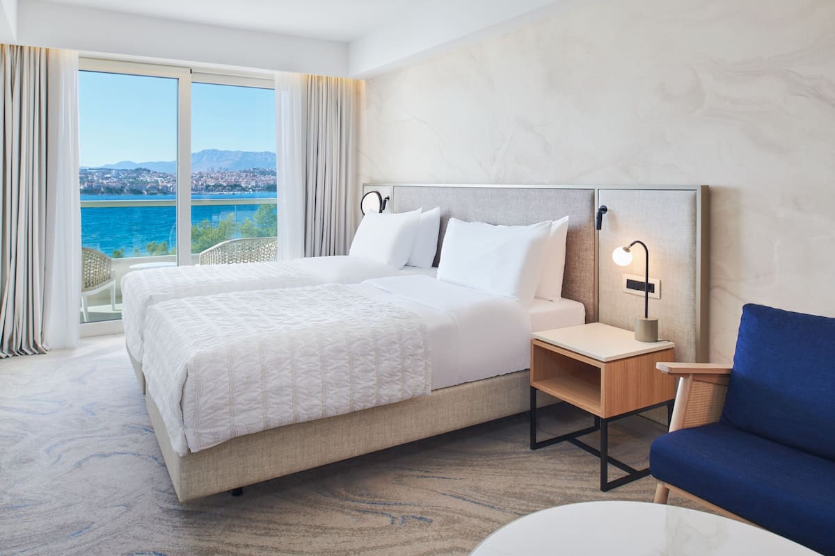 1 bedroom, in-room safe, iron/ironing board, rollaway beds