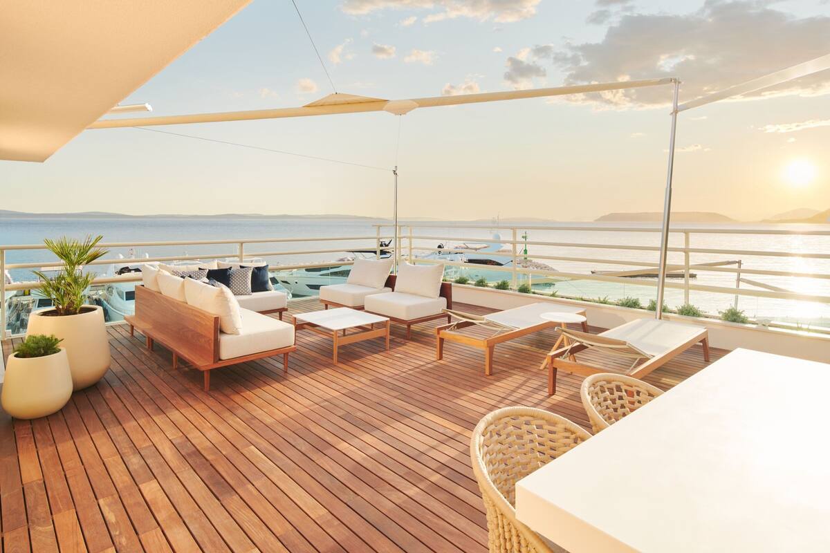 suite, 1 bedroom, non smoking (terrace) | 1 bedroom, in-room safe, iron/ironing board, rollaway beds