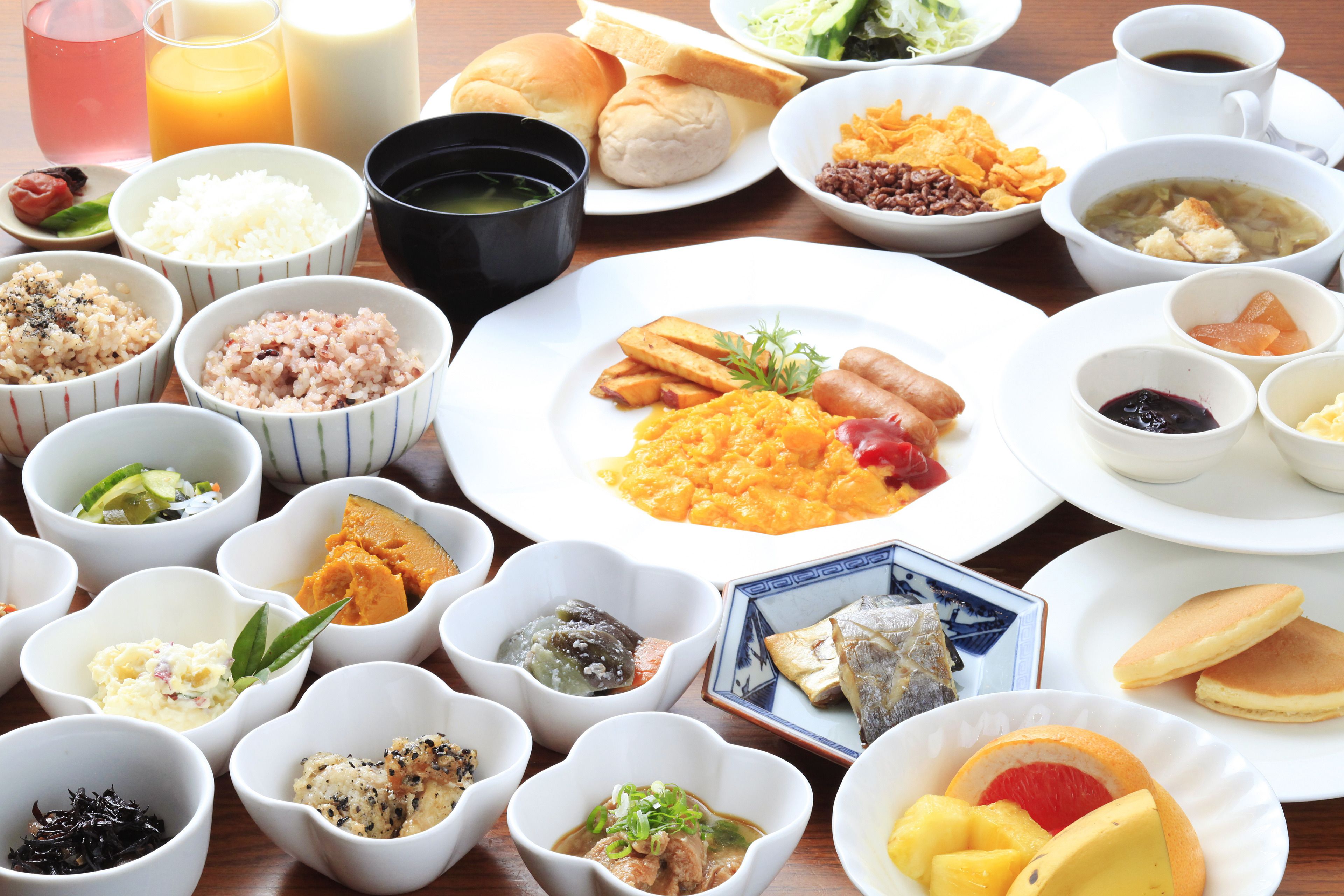 daily buffet breakfast (jpy 1600 per person)
