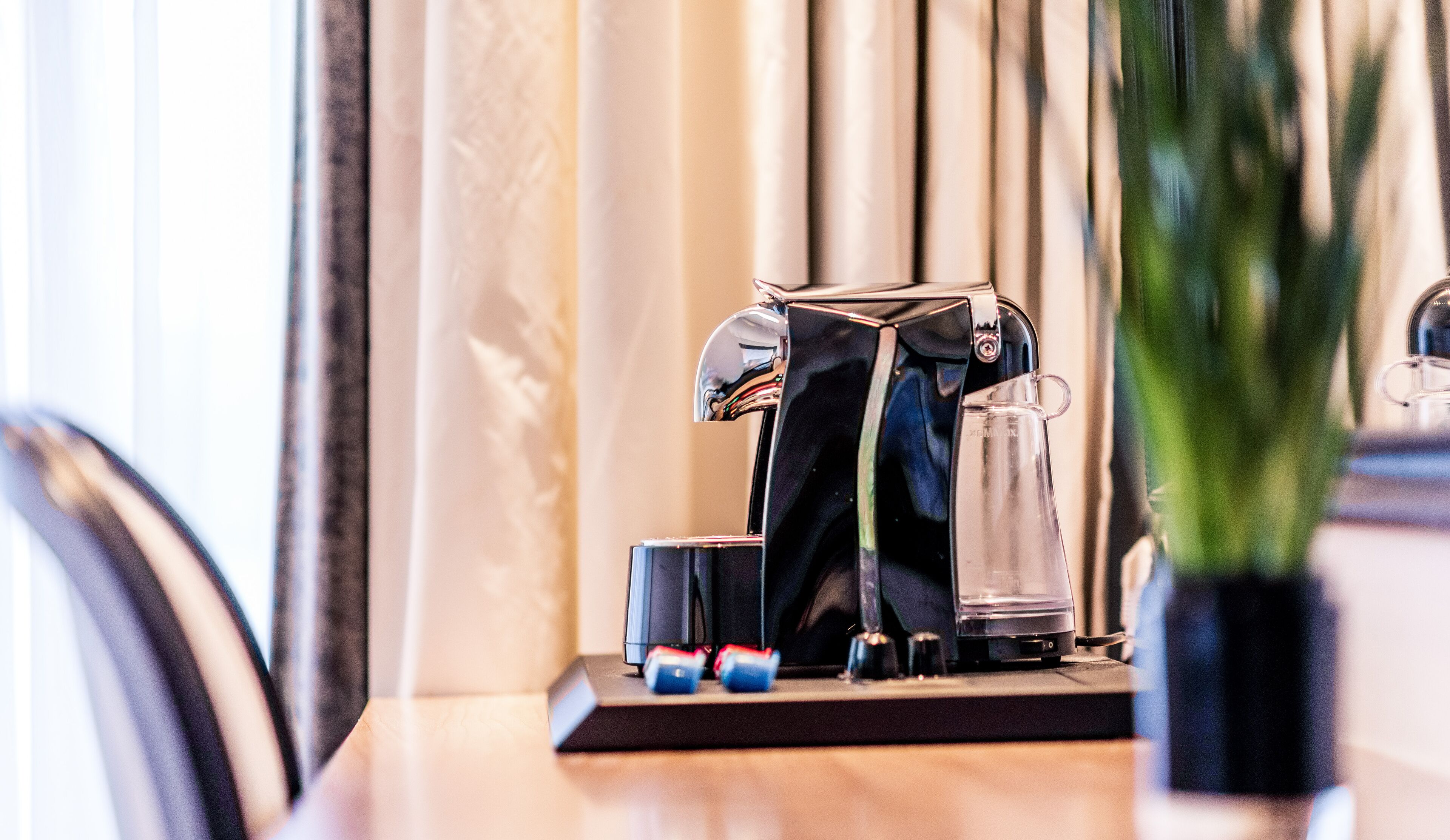 royal suite | minibar, in-room safe, desk, soundproofing