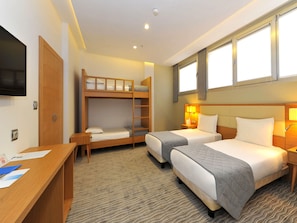 A hotel room with bunk beds, a desk, a TV, and a window with blinds. - Hotel Olimpiyat (Istanbul)