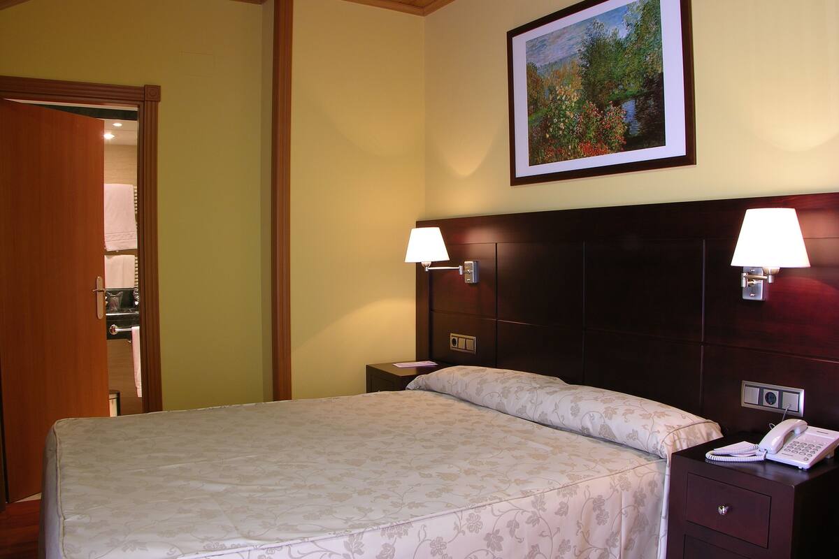 minibar, in-room safe, desk, blackout curtains