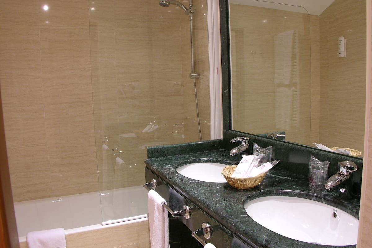 minibar, in-room safe, desk, blackout curtains