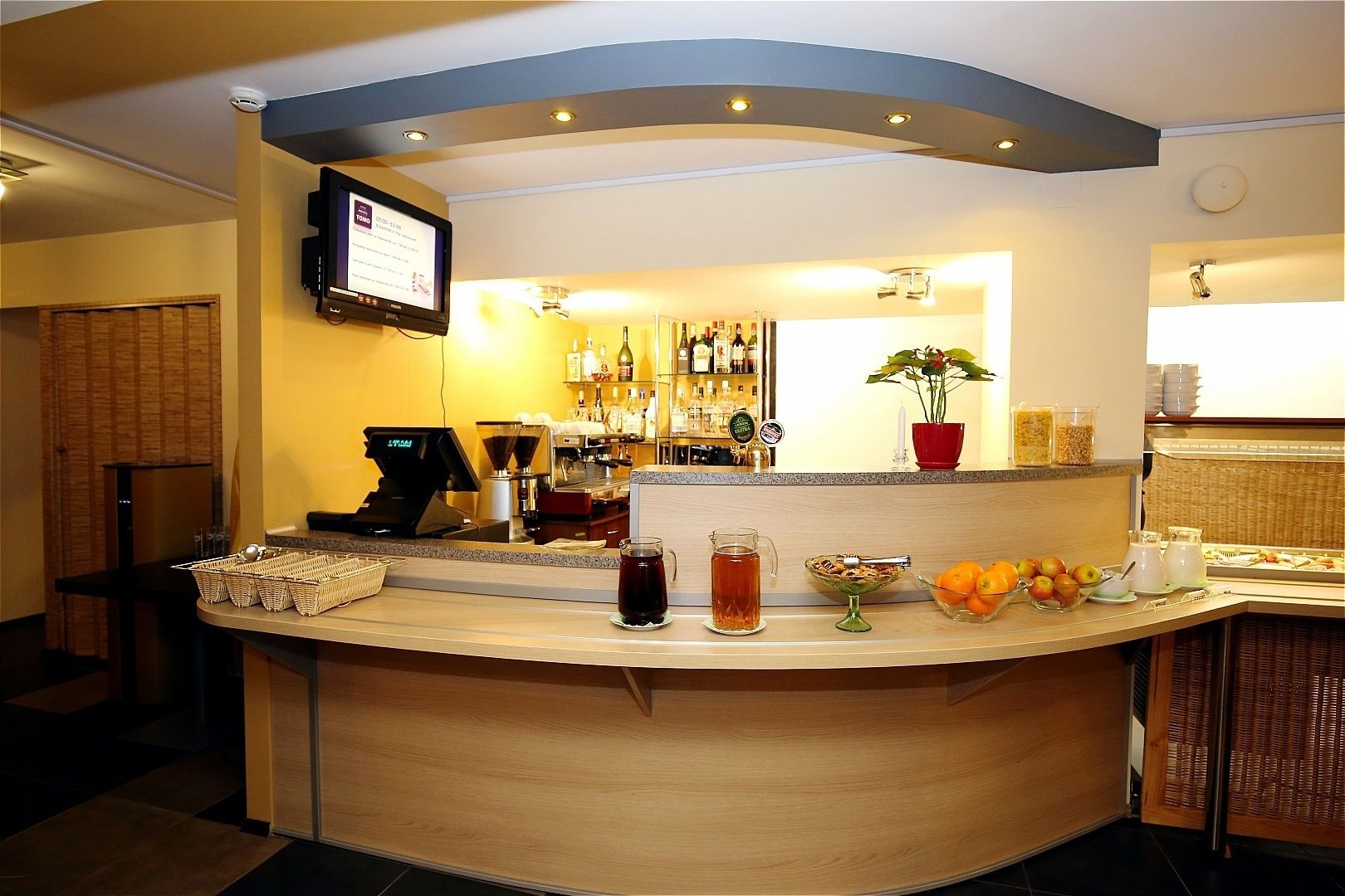 Bar (trong khuôn viên)
