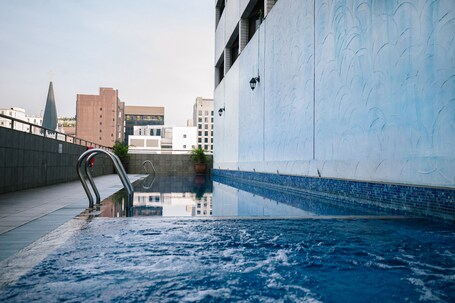 Hotel Royal Queens - Image 17