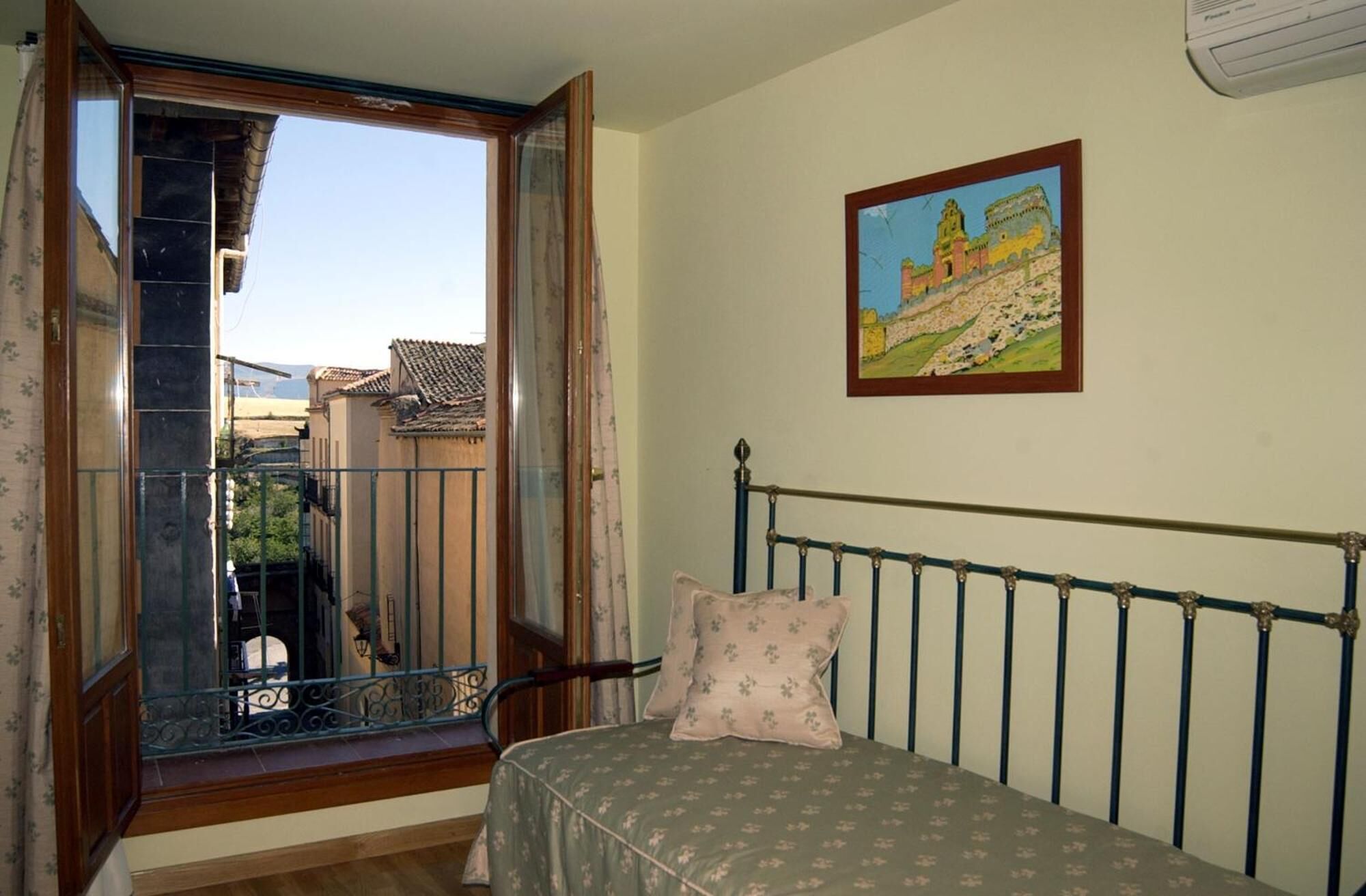 premium bedding, in-room safe, individually decorated