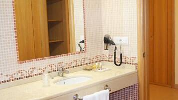 Habitación doble | Lavabo del cuarto de baño
