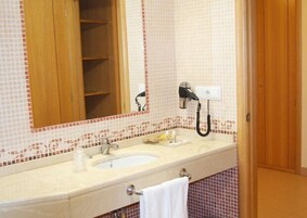 Double Room | Bathroom sink