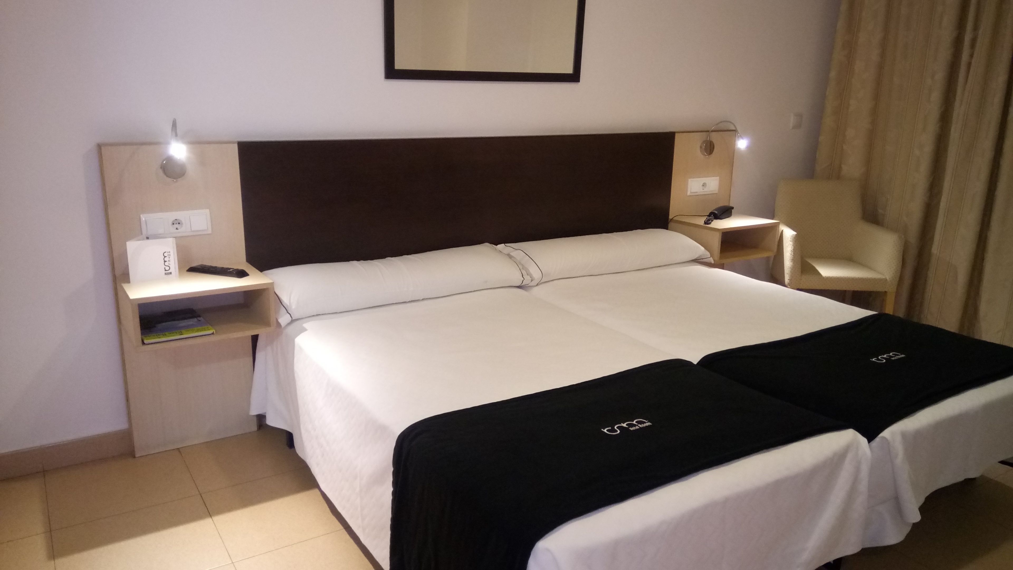 double room | desk, iron/ironing board, free cots/infant beds, free wifi