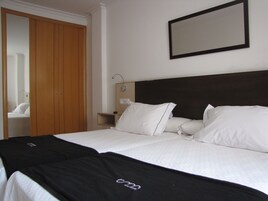 Double Room | Desk, iron/ironing board, free cribs/infant beds, free WiFi