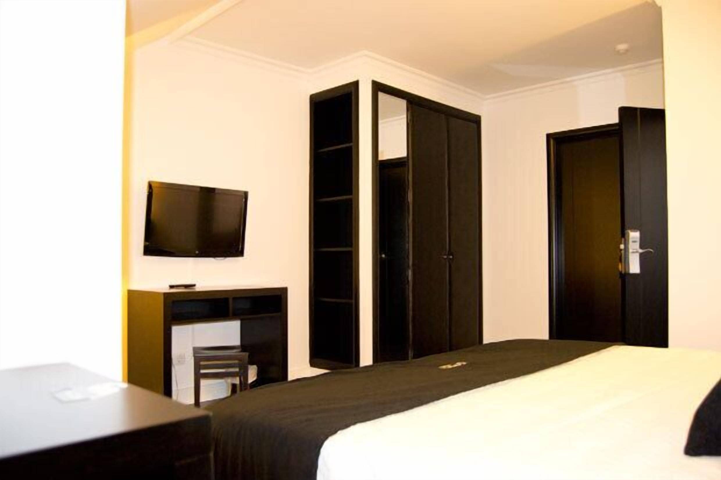 double room | desk, iron/ironing board, free cots/infant beds, free wifi