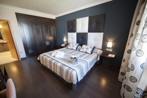 Luxe beddengoed, een gratis minibar, een kluis op de kamer, een bureau