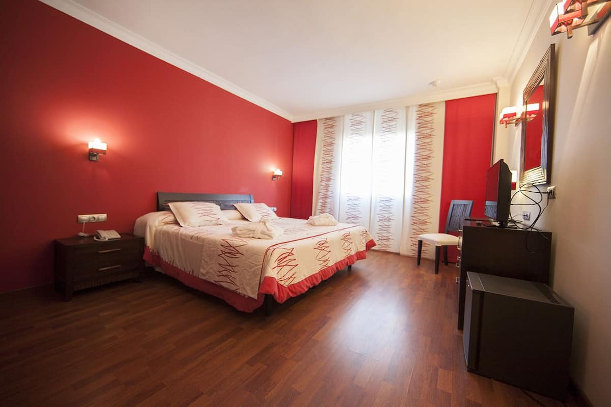 Suite | Premium bedding, free minibar, in-room safe, desk