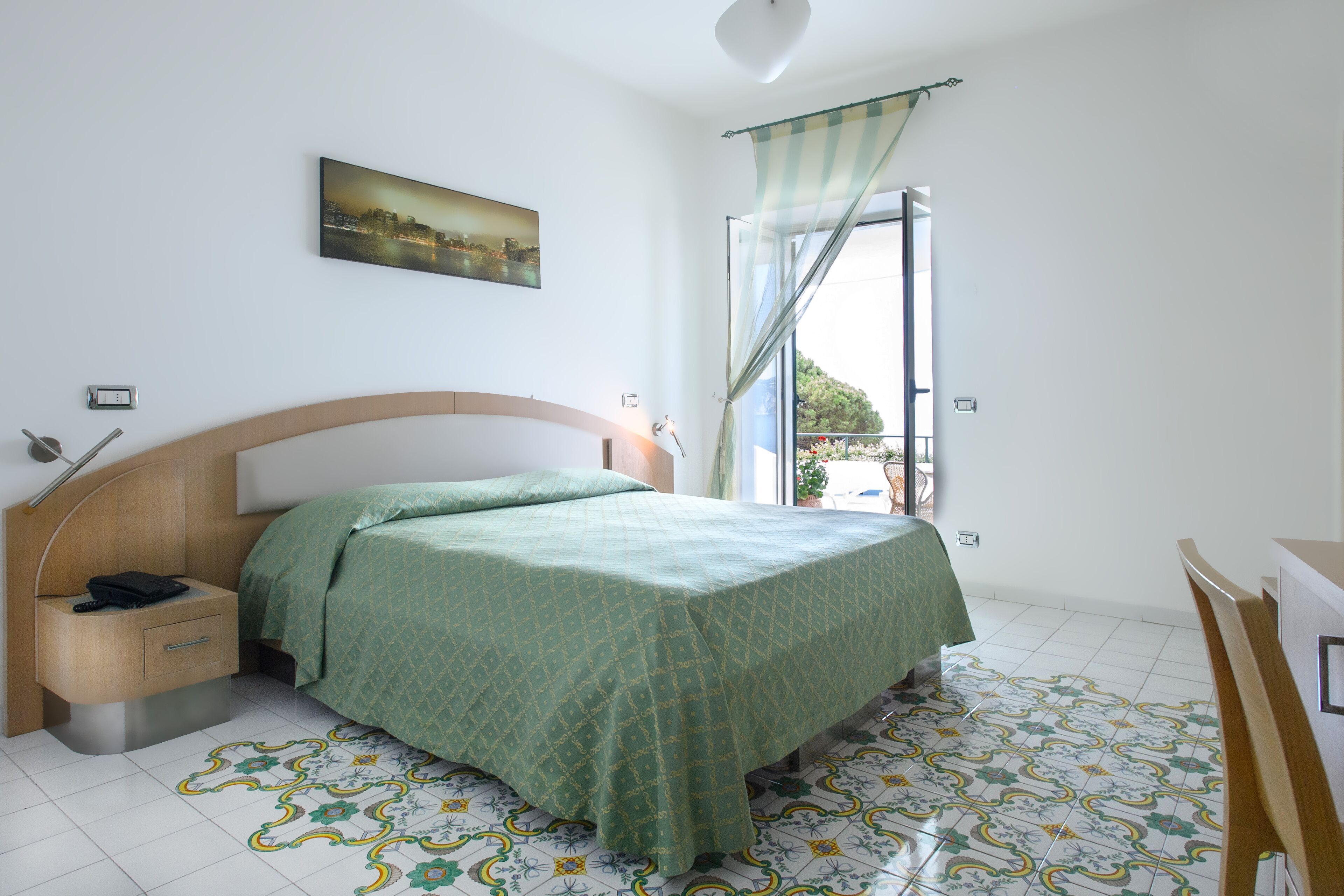classic double room, sea view (shared terrace) | 1 bedroom, premium bedding, minibar, in-room safe