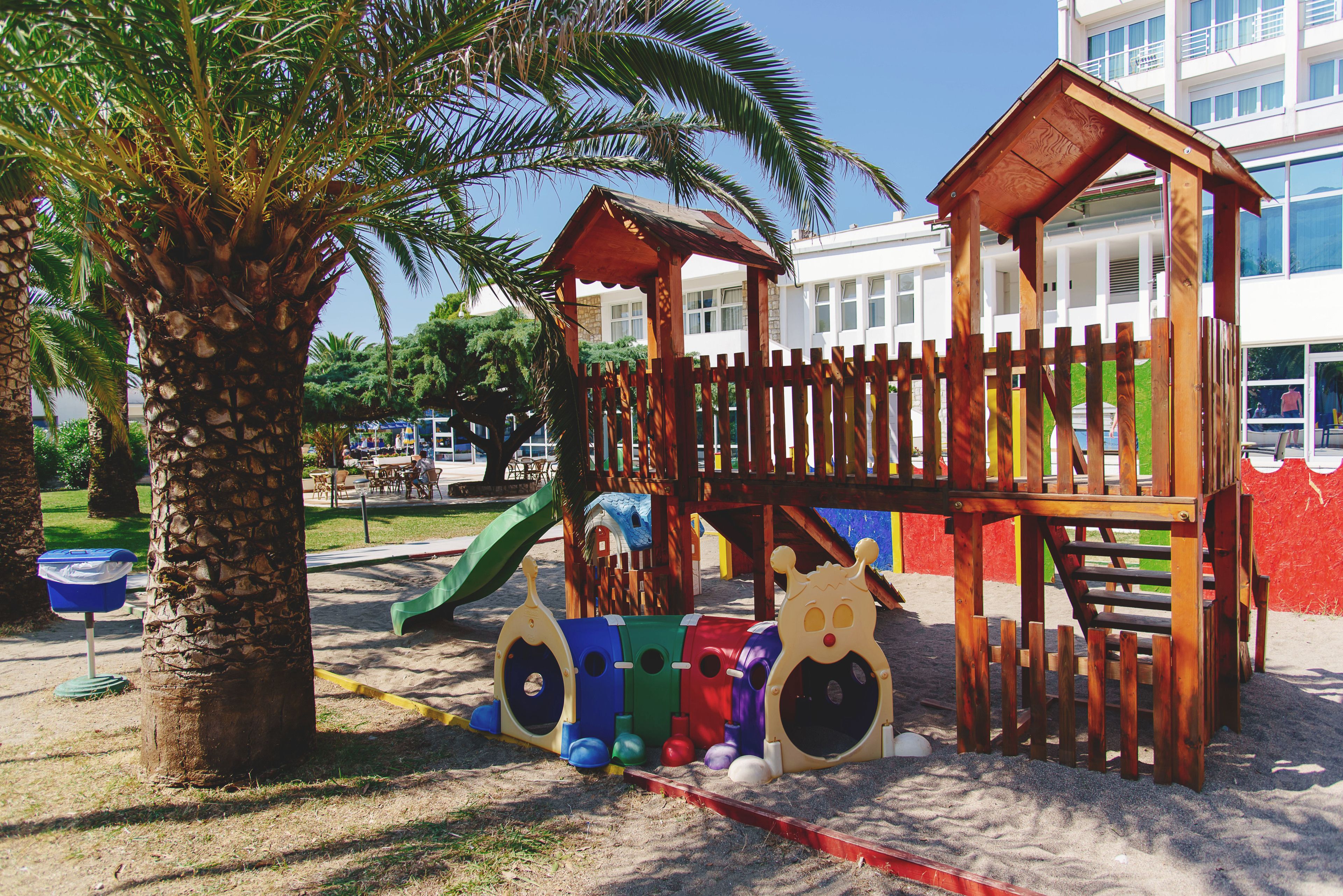 children’s play area – outdoor