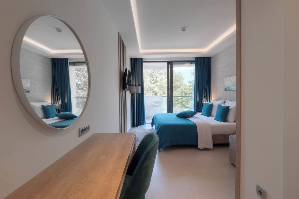 superior room sea side | 1 bedroom, minibar, in-room safe, blackout curtains