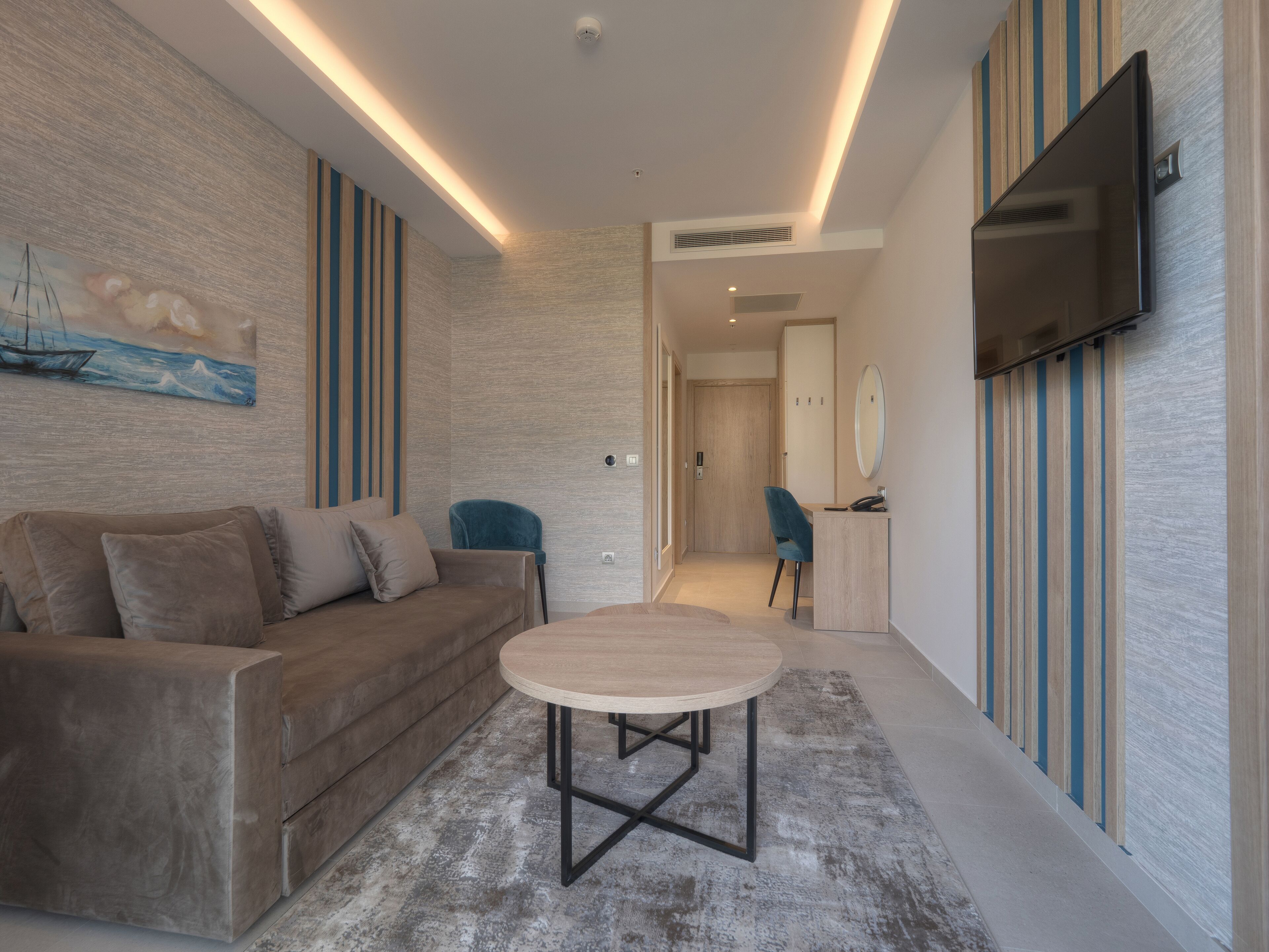 suite | living area | 40-inch lcd tv with cable channels, tv