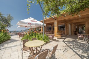 2 restaurants servant le petit déjeuner