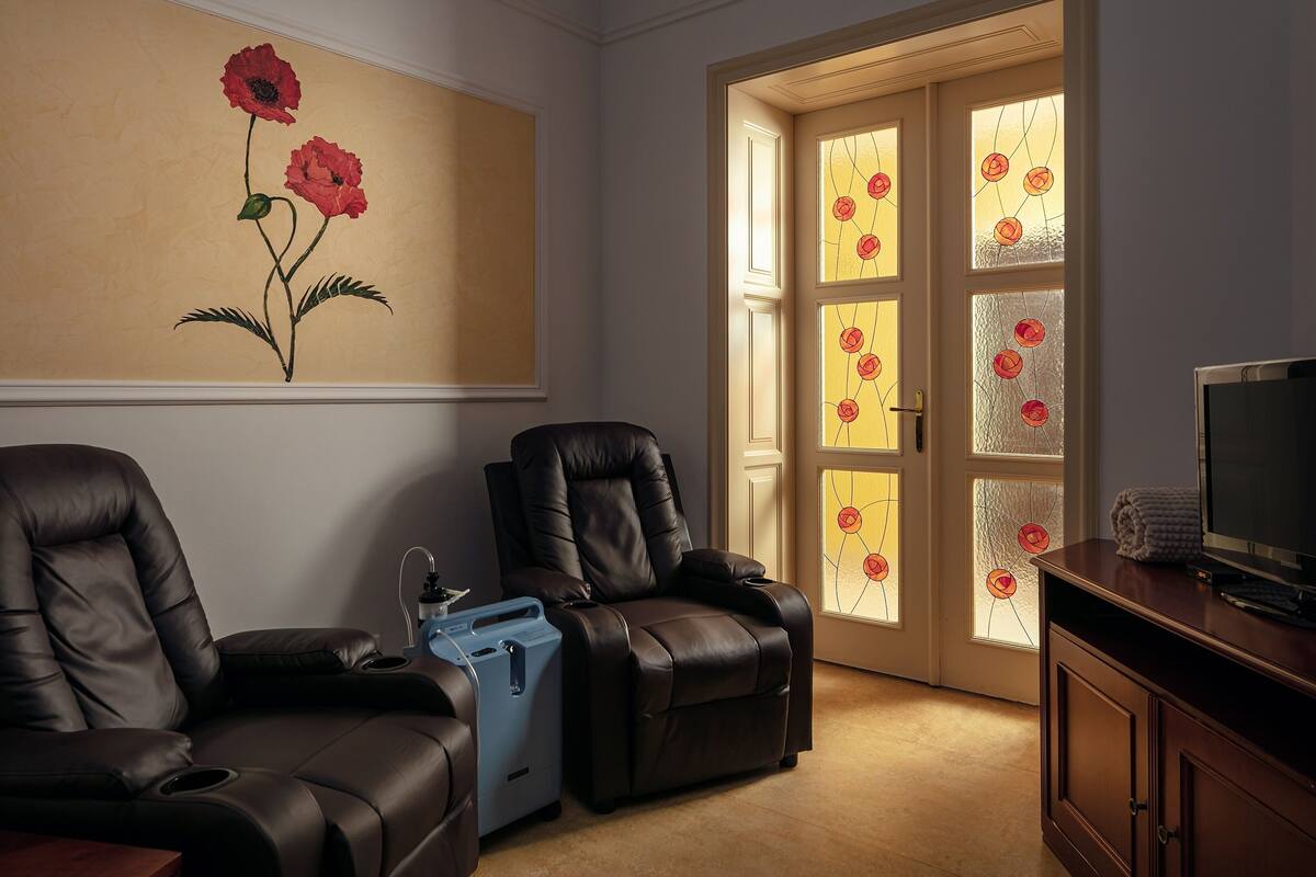 hot tub, steam room, hot springs/mineral springs, mud baths