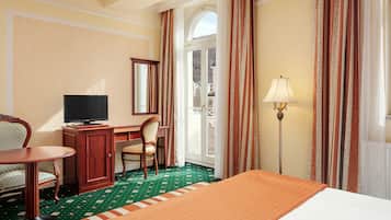 Hypo-allergenic bedding, minibar, in-room safe, individually decorated