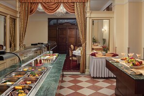 Se sirven desayunos, almuerzos y cenas