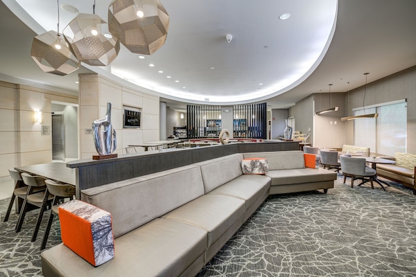 Lobby lounge