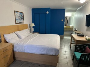 Comfort Room, 1 King Bed | Desk, soundproofing, free WiFi, bed sheets