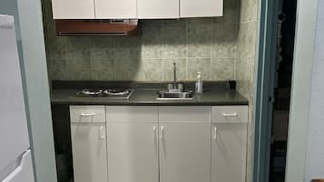 Room, 2 Double Beds, Kitchenette | Private kitchenette