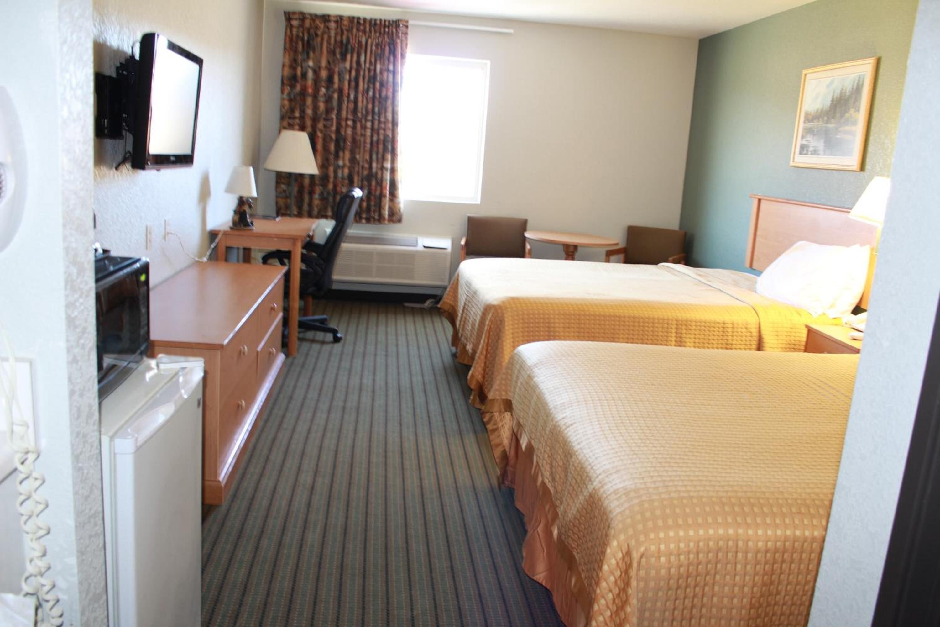 Premium bedding, in-room safe, desk, blackout curtains