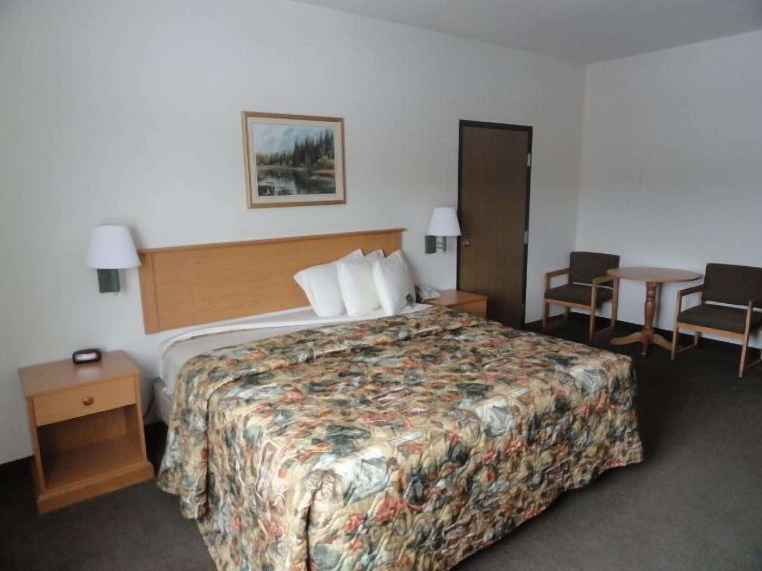 Sengetøy av topp kvalitet, safe på rommet og skrivebord