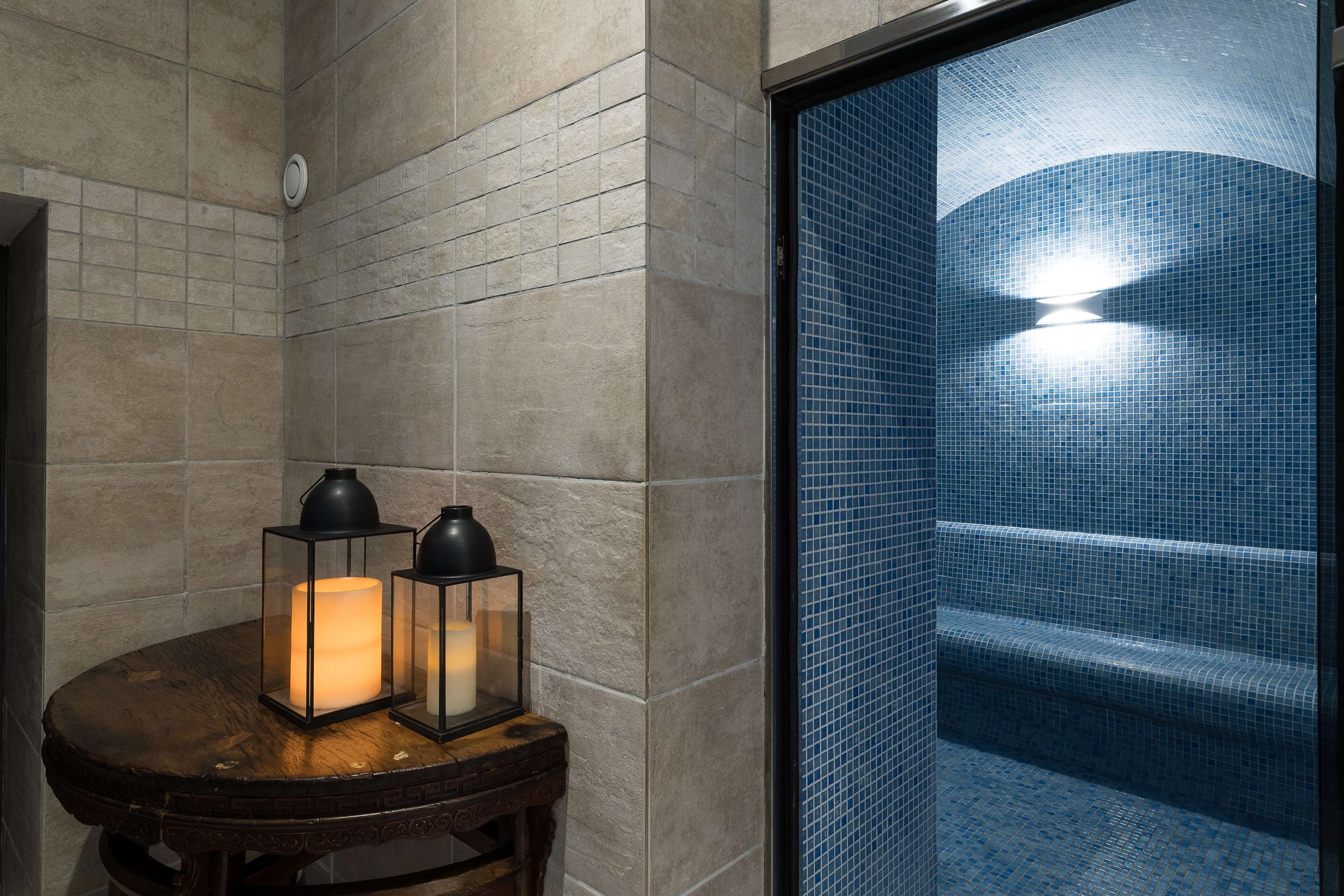 2 treatment rooms, massages