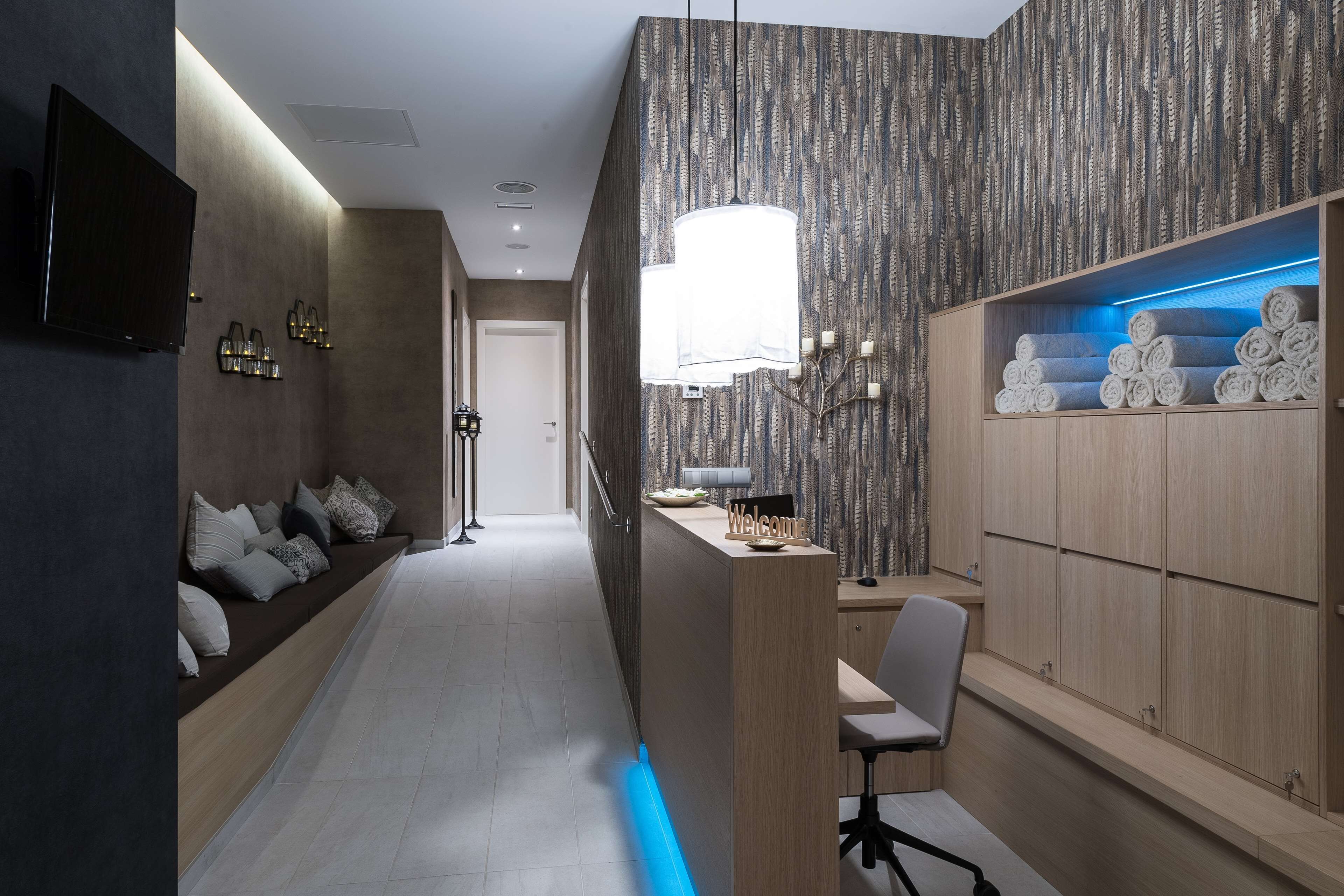 2 treatment rooms, massages