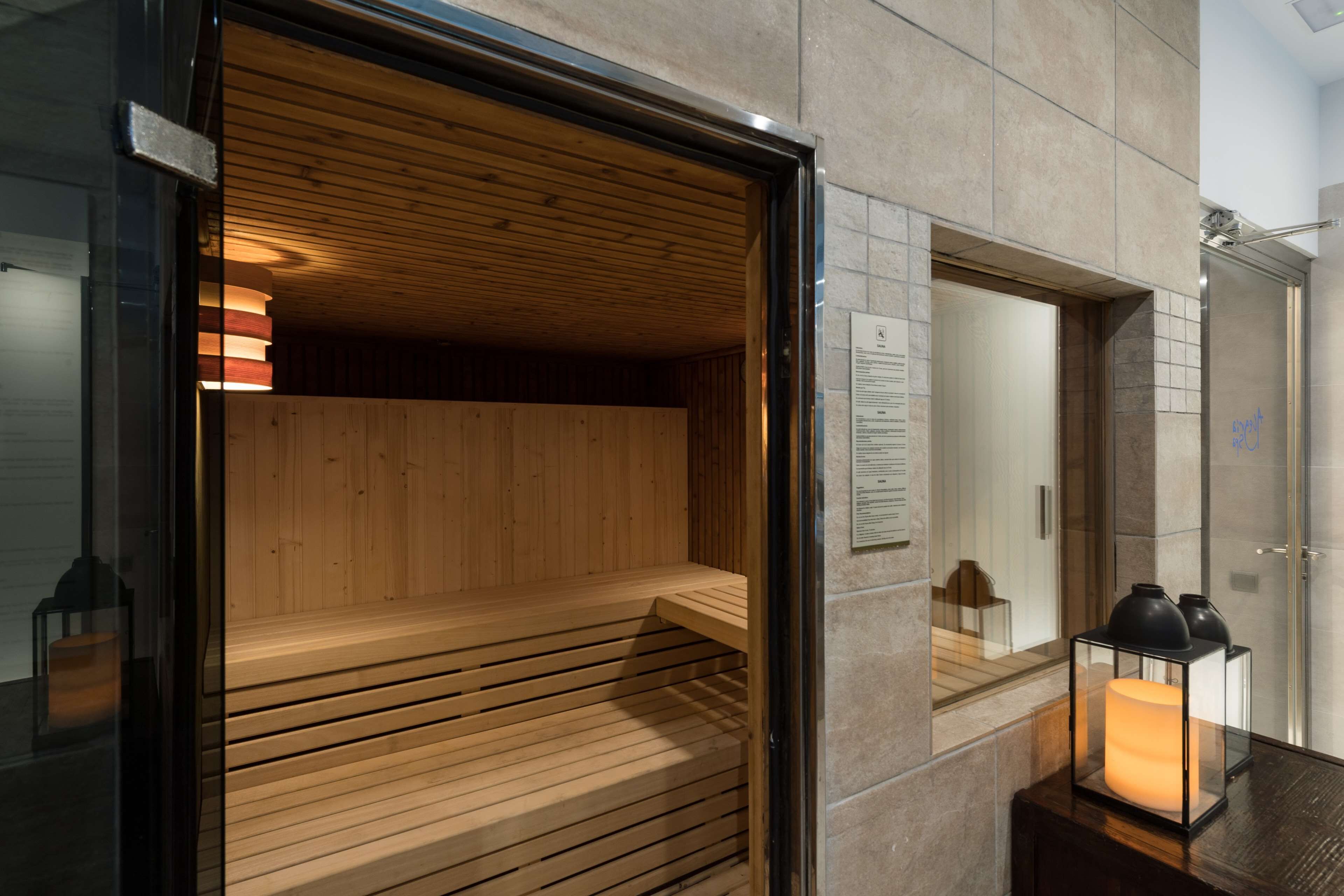 2 treatment rooms, massages