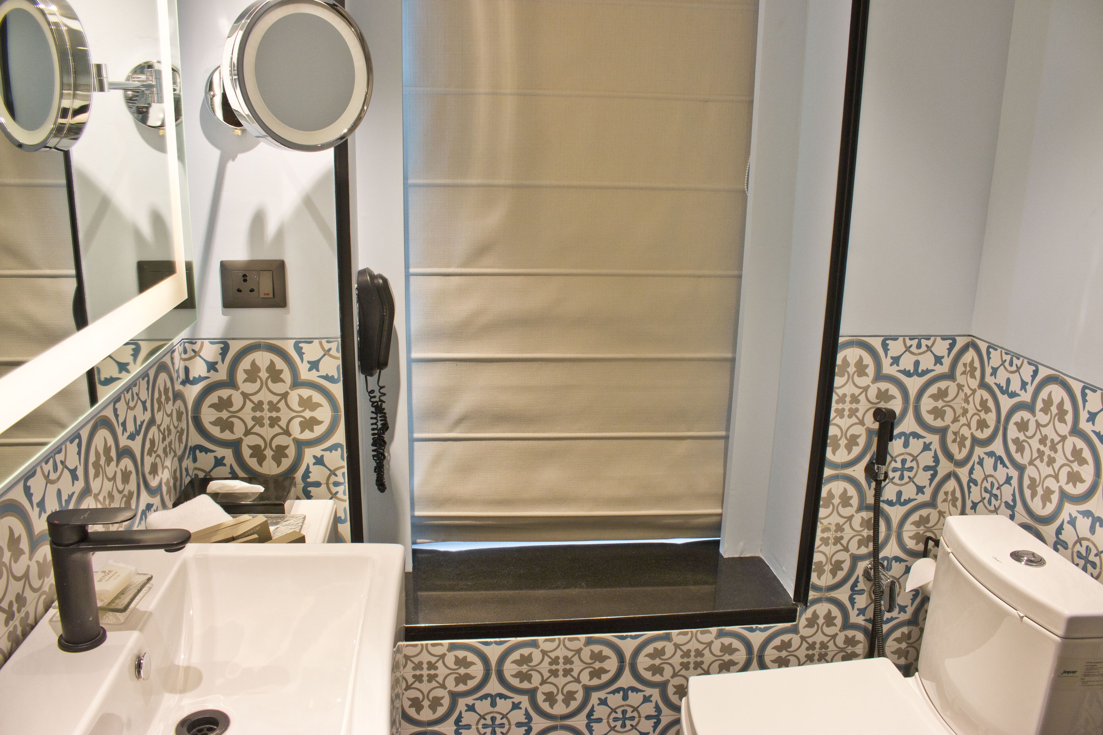 garden suite | bathroom | shower, rainfall showerhead, free toiletries, hair dryer