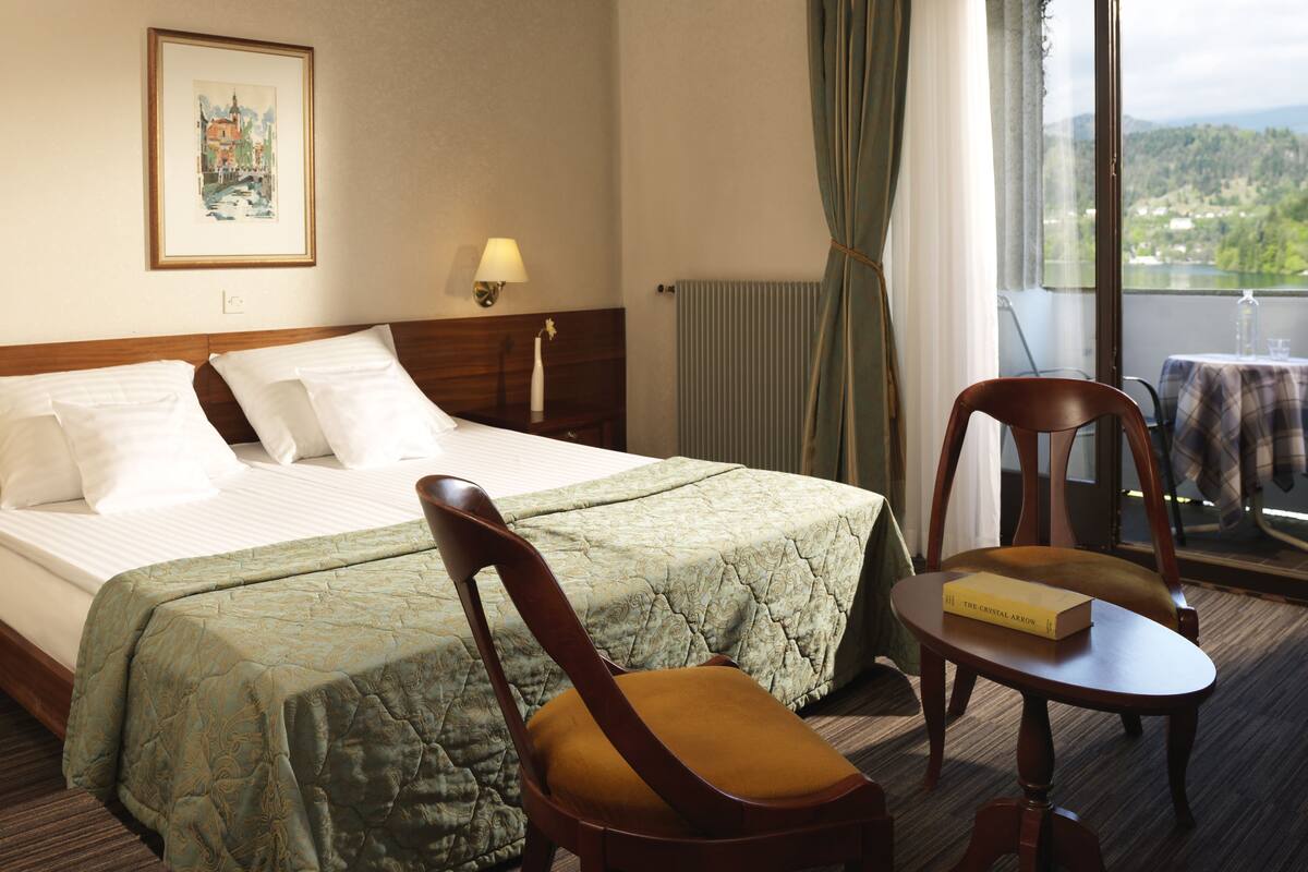 Double Room, Balcony, Lake View | In-room safe, free WiFi