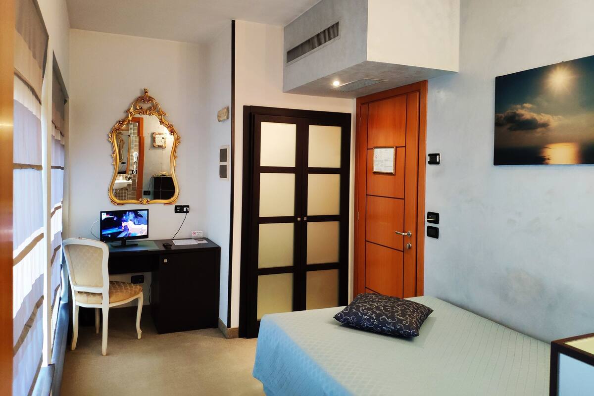 Minibar, in-room safe, individually decorated, individually furnished