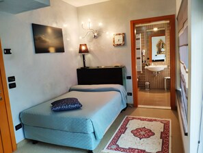 Minibar, in-room safe, individually decorated, individually furnished