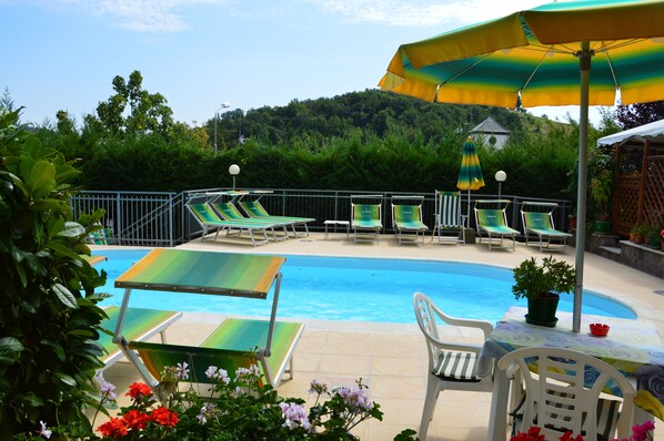 Seasonal outdoor pool, pool umbrellas