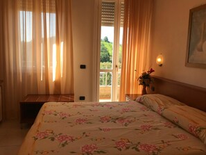 Deluxe Double or Twin Room, Hill View