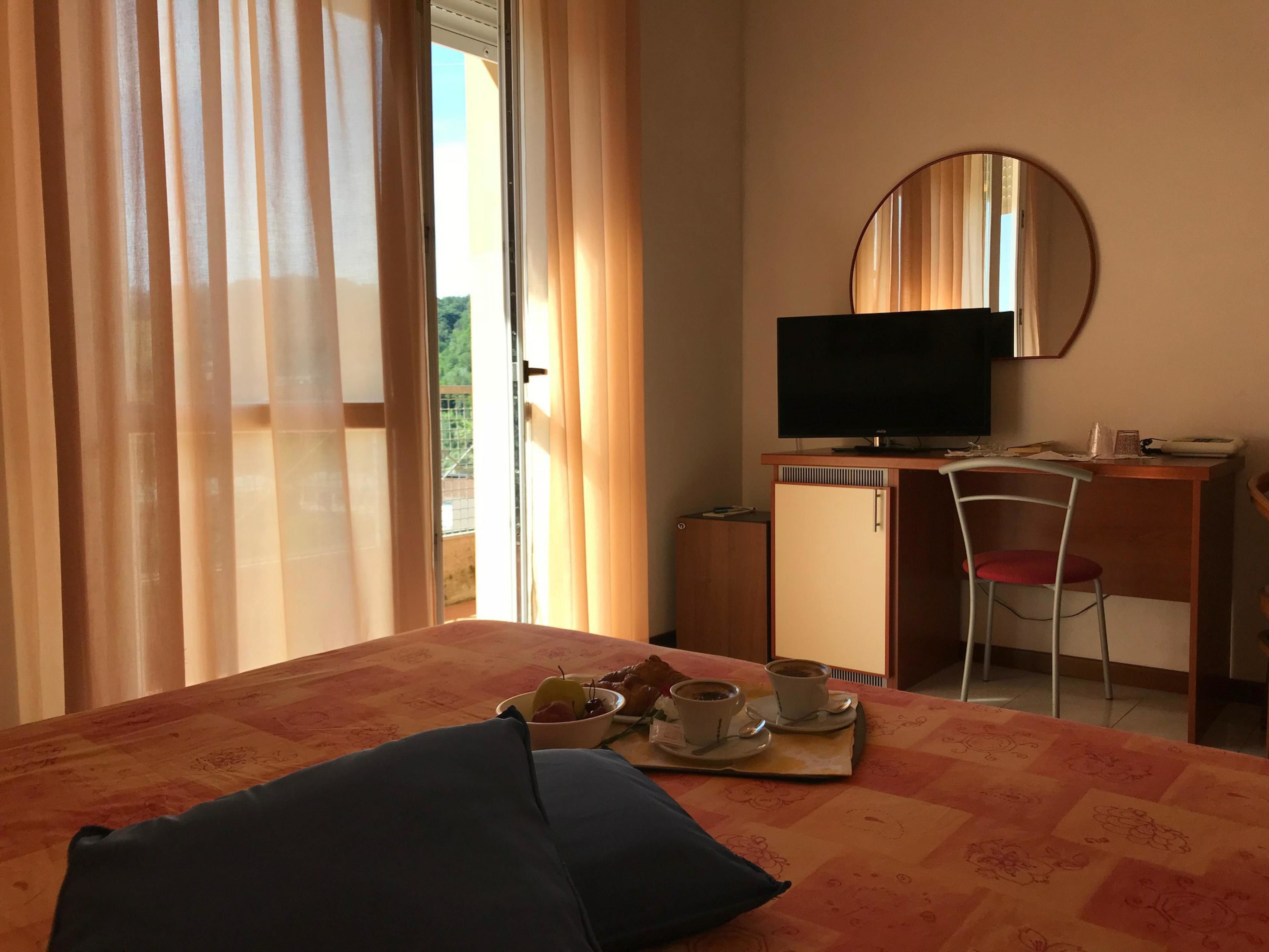 1 bedroom, premium bedding, minibar, in-room safe