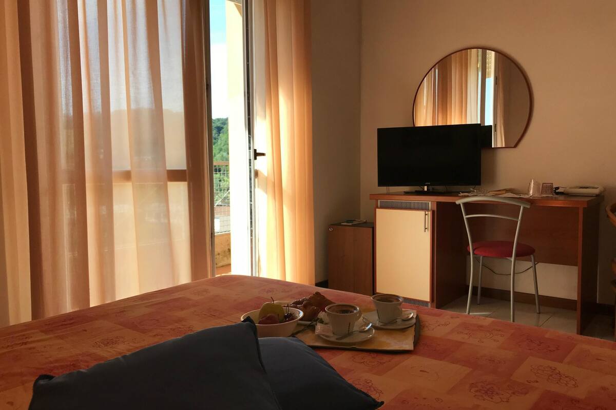 1 bedroom, premium bedding, minibar, in-room safe