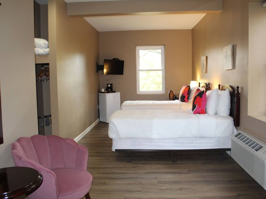 Deluxe Twin Room, 2 Twin Beds, Non Smoking, Garden View | Premium bedding, individually decorated, individually furnished, desk