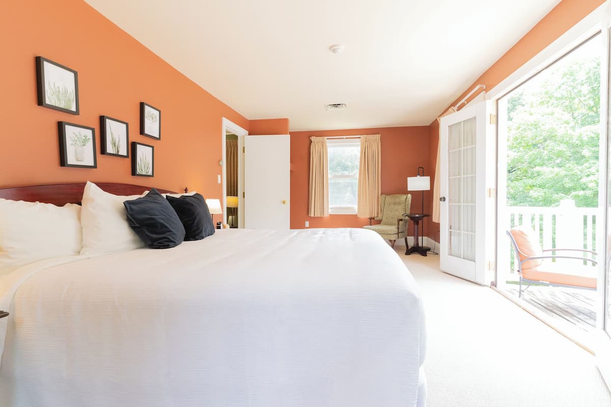 Luxury Studio Suite, 1 King Bed with Sofa bed, Non Smoking, Garden View | Premium bedding, individually decorated, individually furnished, desk