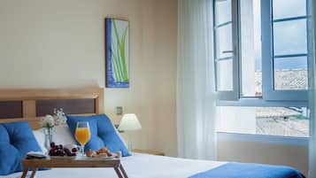 1 chambre, bureau, fer et planche Ă repasser