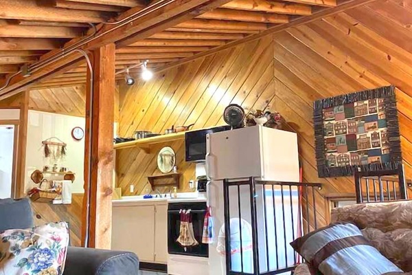 The Porter Loft | Iron/ironing board, free WiFi, bed sheets