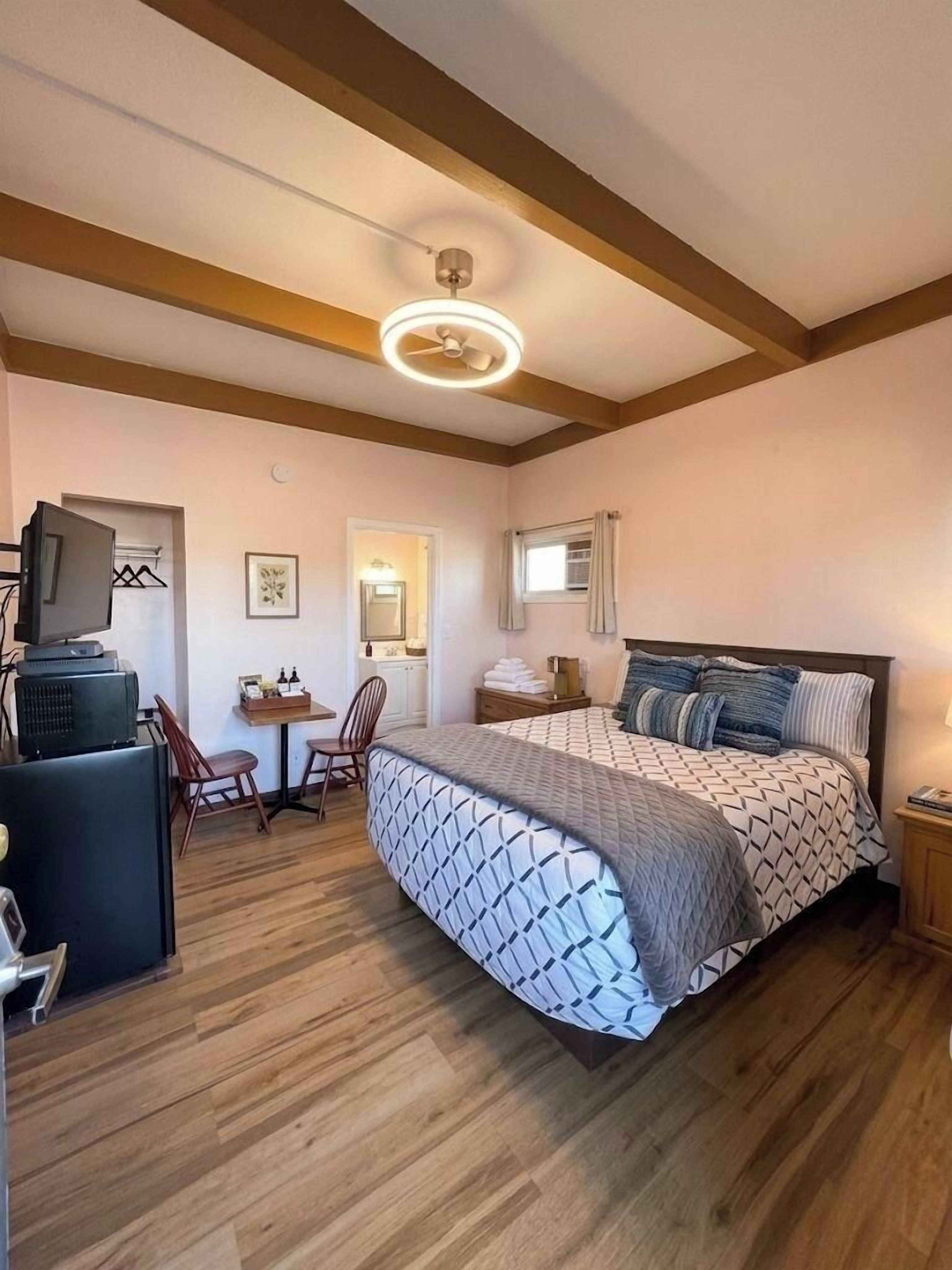 Motel Queen | Bügeleisen/Bügelbrett, kostenloses WLAN, Bettwäsche