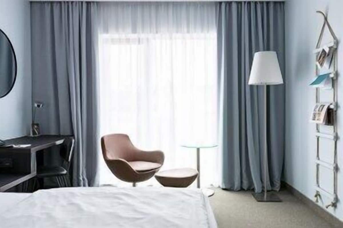 Hochwertige Bettwaren, Zimmersafe, Schreibtisch