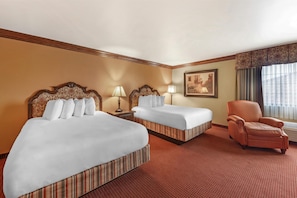 Premium bedding, in-room safe, iron/ironing board, free cots/infant beds - Best Western San Isidro Inn (Laredo)