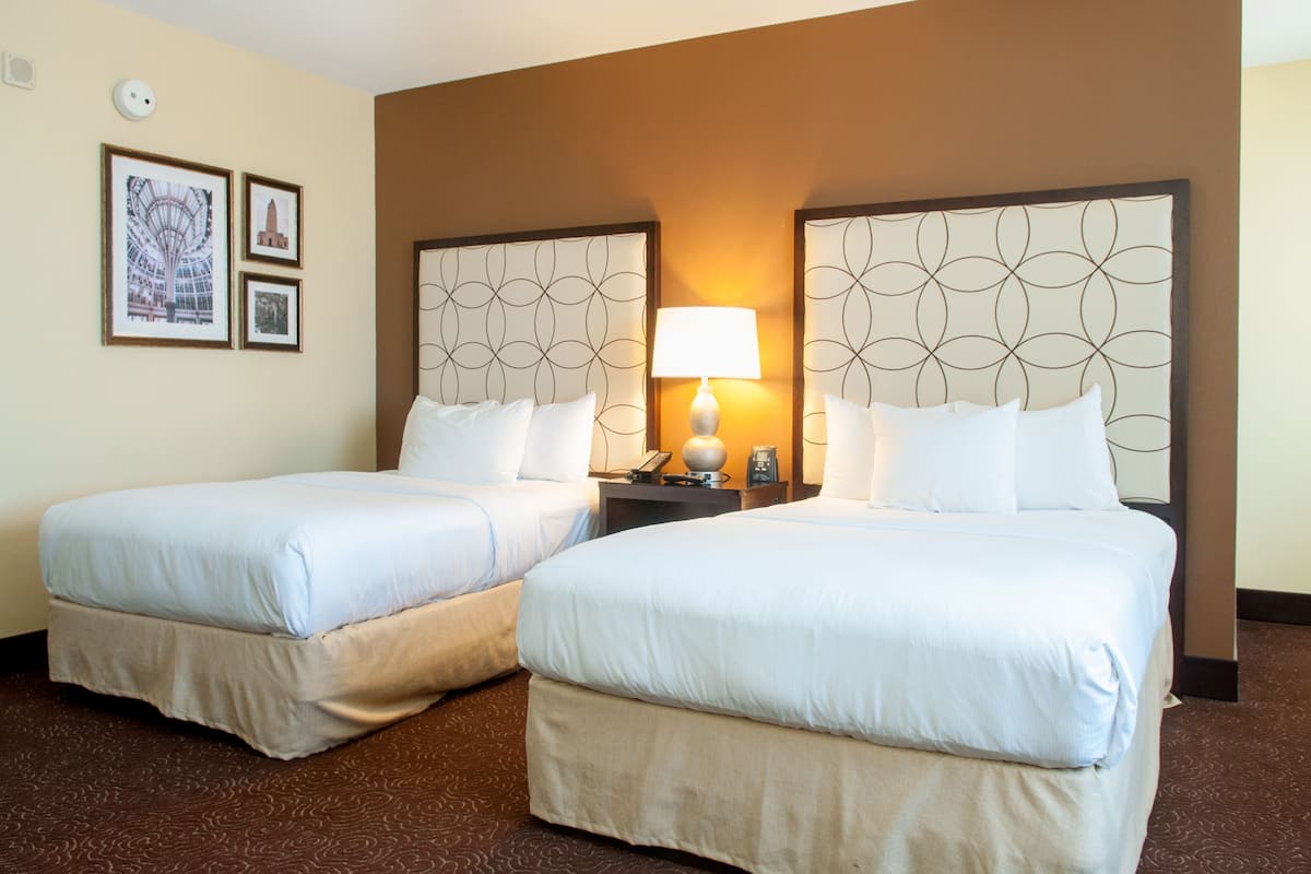 Premium bedding, down duvets, in-room safe, iron/ironing board