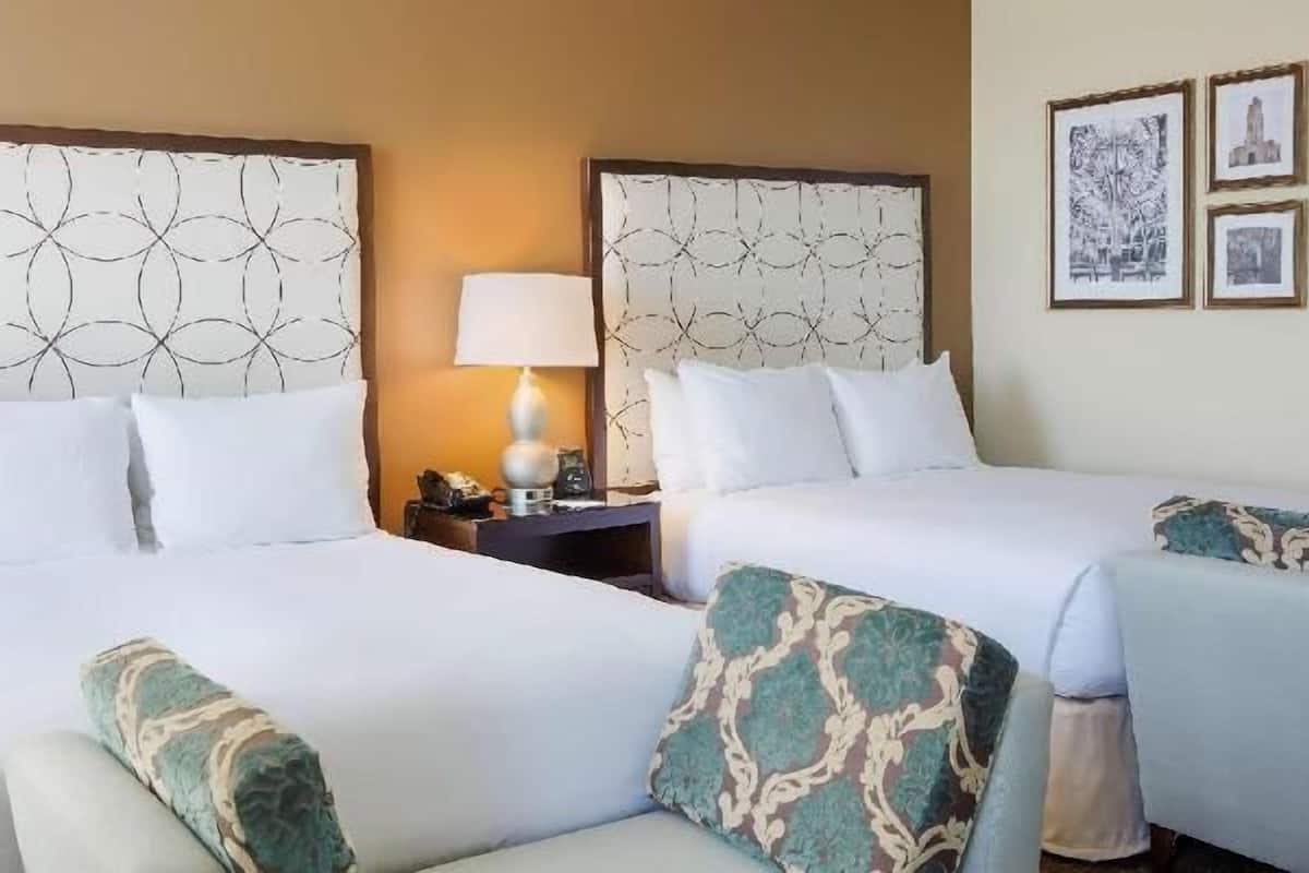 Premium bedding, down duvets, in-room safe, iron/ironing board